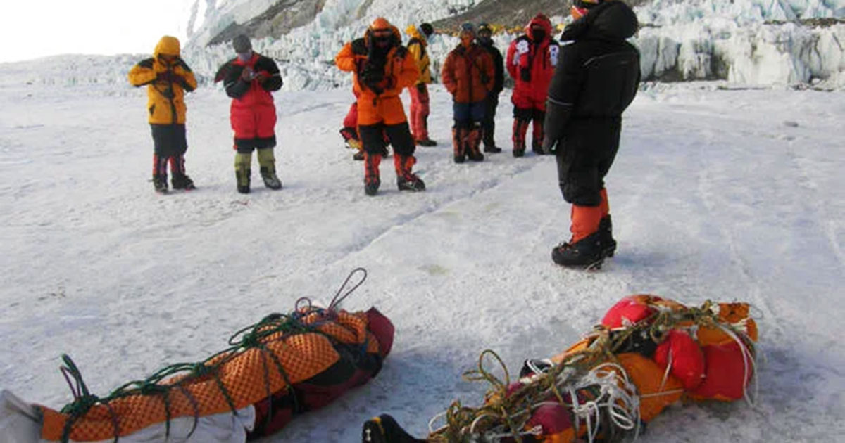 Image of dead bodies on Everest.