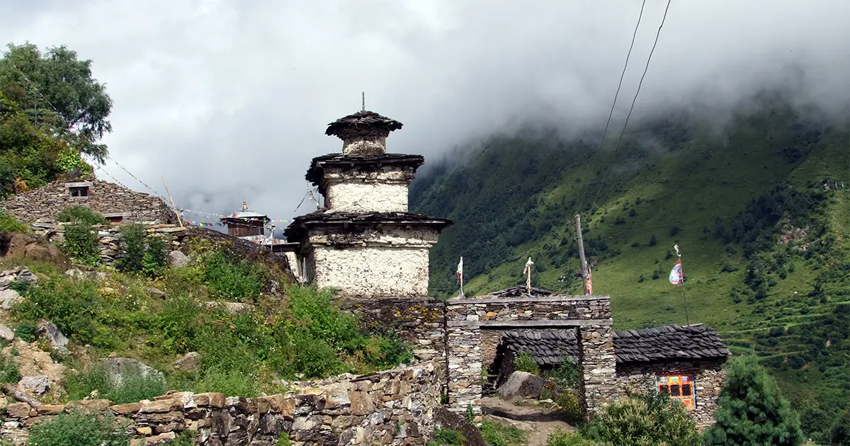 Stupa on the Way from Namrung to Samagaon