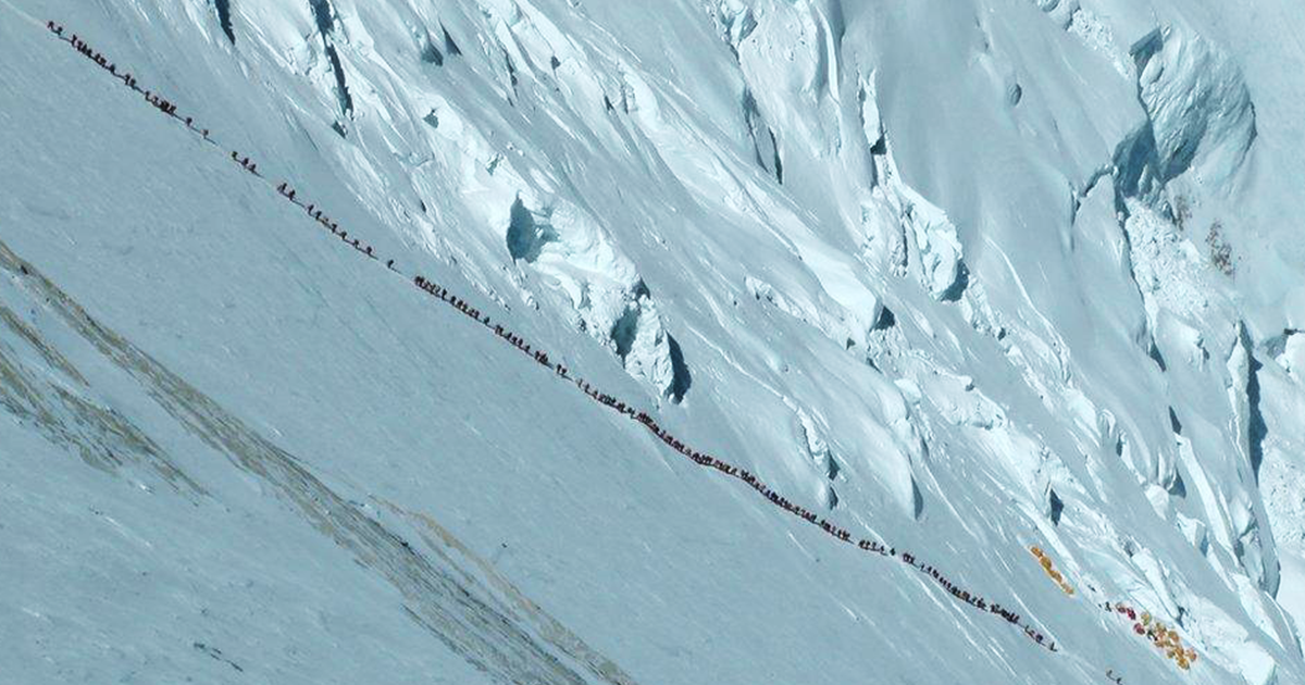 Traffic jam in Everest Hillary Step