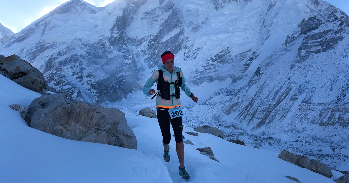 Runners in Everest Marathon