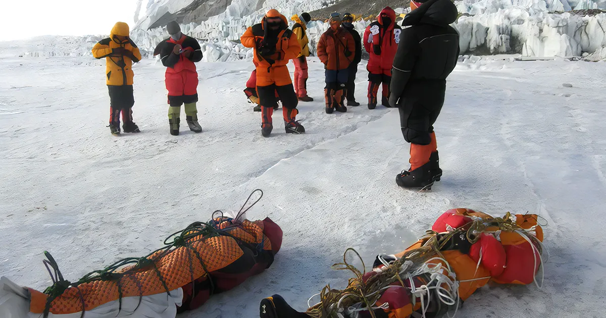 Sherpas rescuing dead bodies on Everest