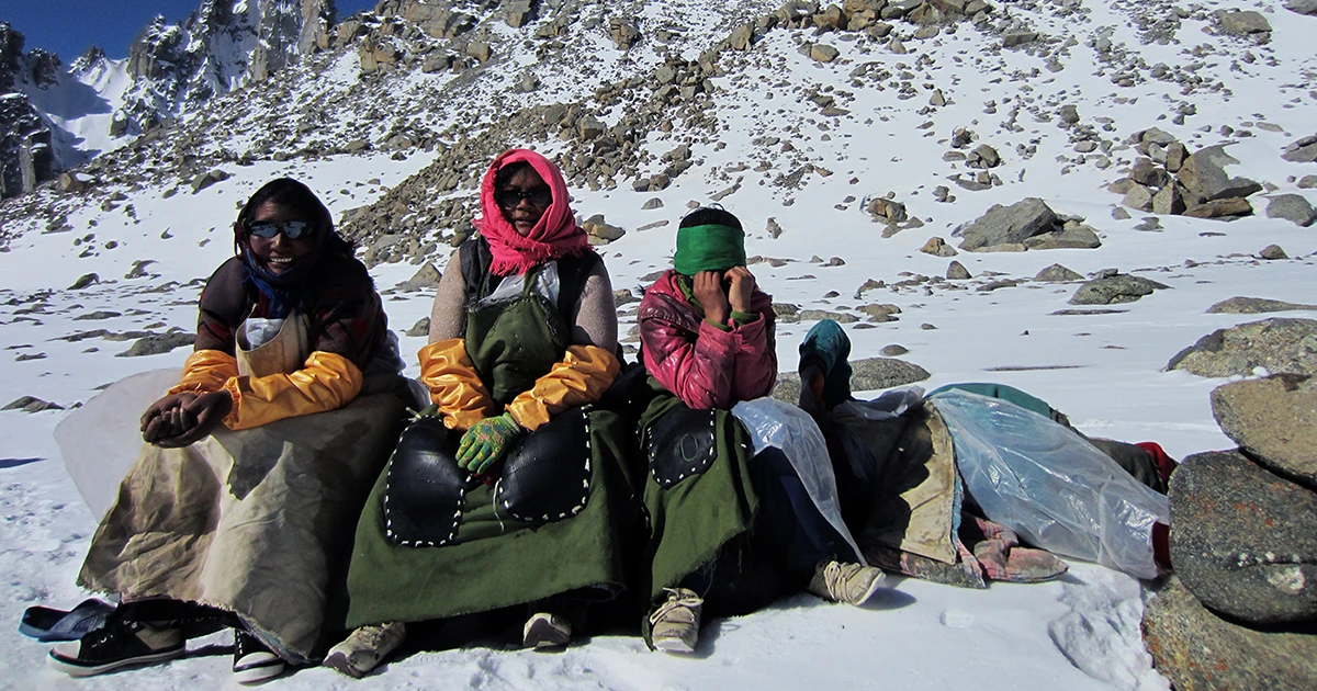 Pilgrims resting near Drolma La prayer flags