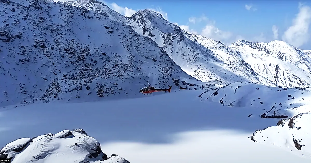 Helicopter in Gosaikunda lake