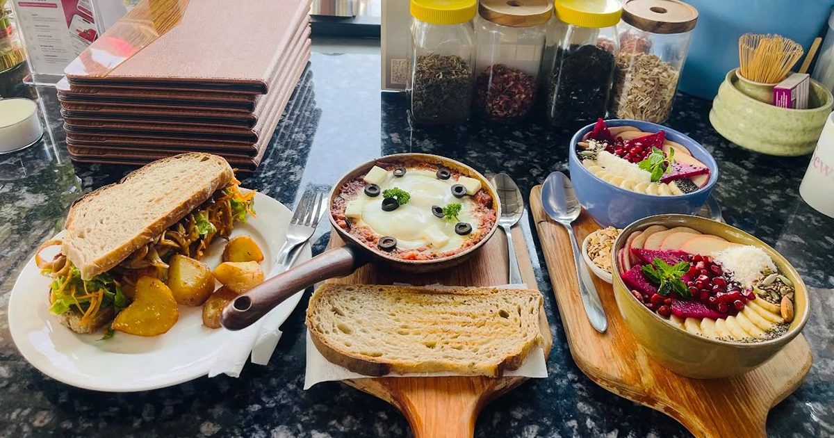 Organic Smoothies Bowl and Cafe