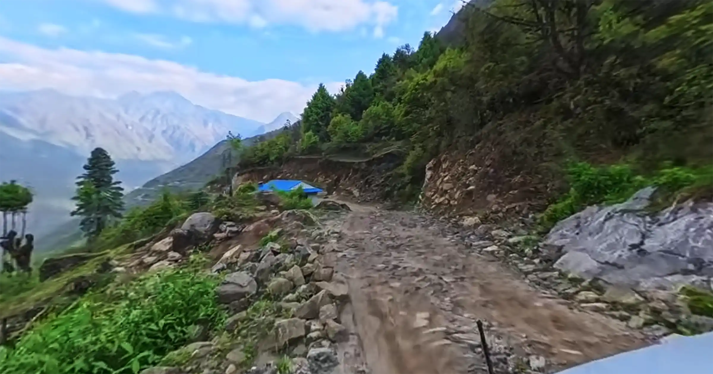 Road towards Phaplu